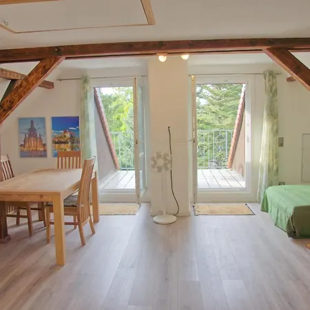 Apartment Traumzeit Mit Balkon In Vorstadtvilla Dresde Extérieur photo