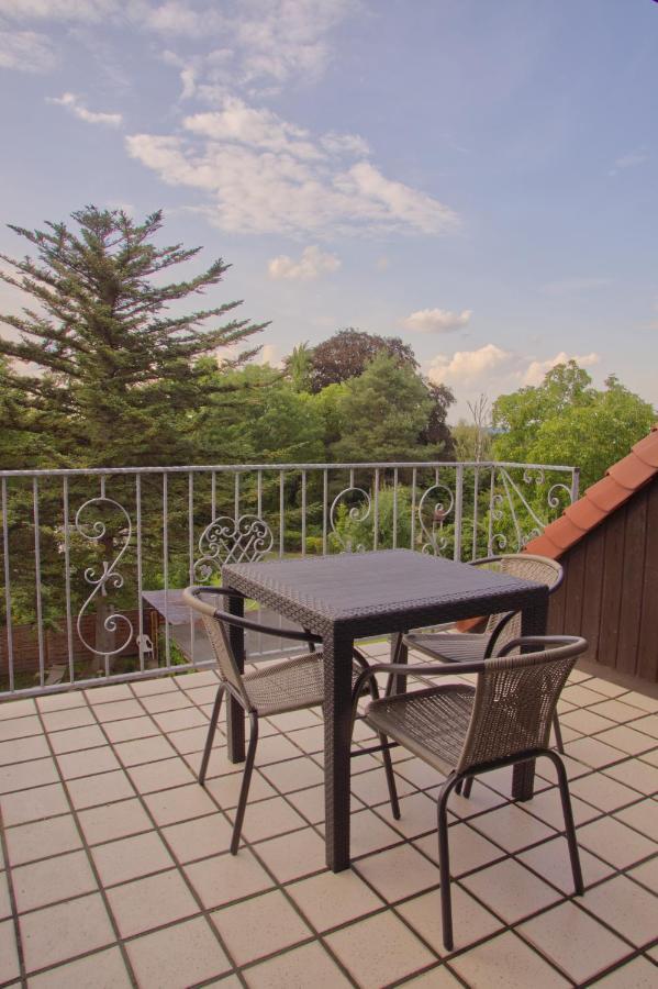 Traumzeit Mit Balkon In Vorstadtvilla Dresden